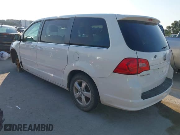 ✅ 2010 Volkswagen Routan SE • VIN: 2V4RW3D17AR171304 • Lot: 43176559. Listed on IAAI with 163,770 mi. Free auction sales archive from the USA and detailed vehicle history report at DreamBid. Image 3.