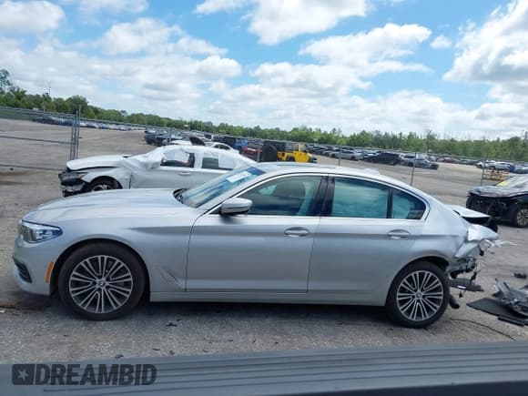 ✅ 2019 BMW 5 Series 530i • VIN: WBAJA5C54KG901188 • Лот: 43334294. Опубликован ранее на IAAI с пробегом Не указан. Бесплатный доступ к архиву аукционных продаж из США и подробный отчёт об истории автомобиля на DreamBid. Изображение 14.