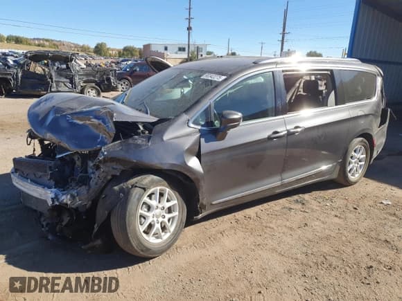 ✅ 2020 Chrysler Pacifica Touring L • VIN: 2C4RC1BG5LR112267 • Lot: 90342275. Listed on Copart with Not provided. Free auction sales archive from the USA and detailed vehicle history report at DreamBid. Image 1.