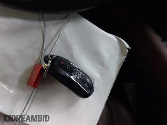 ✅ 2018 Buick Enclave Avenir • VIN: 5GAERDKW1JJ262689 • Lot: 43442837. Wystawiony na IAAI z przebiegiem 101 992 mil. Bezpłatny archiwum sprzedaży aukcyjnych z USA i szczegółowy raport historii pojazdu na DreamBid. Zdjęcie 11.