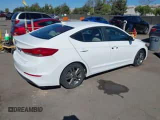 2018 Hyundai Elantra SEL z VIN 5NPD84LF0JH224651, wystawiony jako IAAI lot #43425594 z przebiegiem 58 835 mil mil oraz . Historia ofert i sprzedaży dostępna na DreamBid. Obrazek 4.