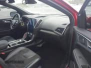 ✅ 2022 Ford Edge ST • VIN: 2FMPK4AP8NBA74246 • Lot: 42241036. Wystawiony na IAAI z przebiegiem 44 420 mil. Bezpłatny archiwum sprzedaży aukcyjnych z USA i szczegółowy raport historii pojazdu na DreamBid. Zdjęcie 5.