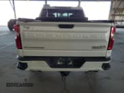 ✅ 2021 Chevrolet Silverado 1500 High Country • VIN: 1GCUYHET5MZ294086 • Lot: 58091465. Wystawiony na Copart z przebiegiem 121 169 mil. Bezpłatny archiwum sprzedaży aukcyjnych z USA i szczegółowy raport historii pojazdu na DreamBid. Zdjęcie 6.