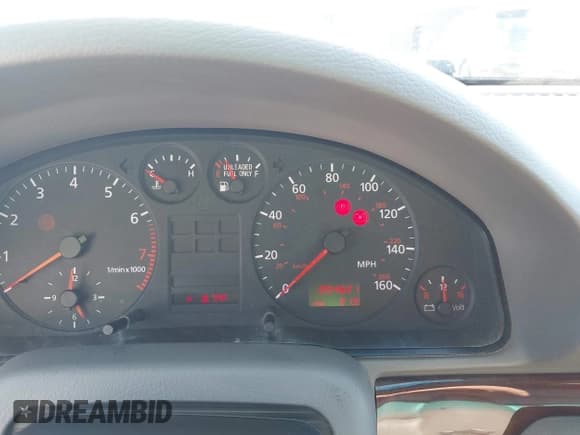 ✅ 1998 Audi A4 • VIN: WAUGD28DXWA173627 • Lot: 42612533. Wystawiony na IAAI z przebiegiem 254 621 mil. Bezpłatny archiwum sprzedaży aukcyjnych z USA i szczegółowy raport historii pojazdu na DreamBid. Zdjęcie 7.