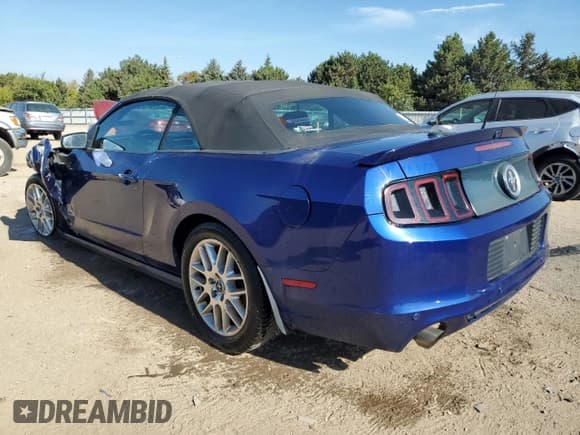 ✅ 2013 Ford Mustang Premium • VIN: 1ZVBP8EM7D5249173 • Лот: 80650365. Опубликован ранее на Copart с пробегом 175 887 миль. Бесплатный доступ к архиву аукционных продаж из США и подробный отчёт об истории автомобиля на DreamBid. Изображение 2.