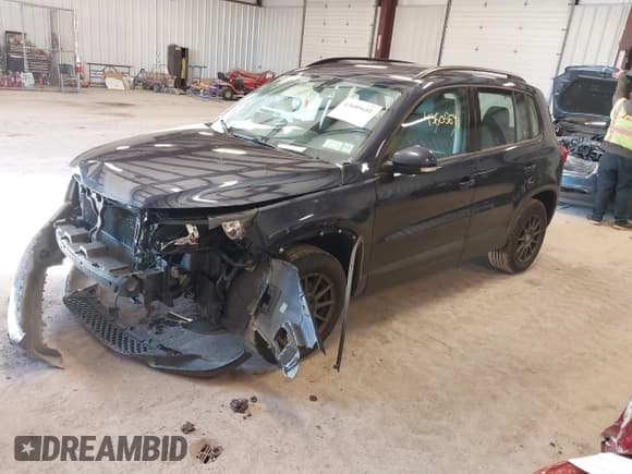 ✅ 2016 Volkswagen Tiguan SEL • VIN: WVGBV7AX9GW577689 • Lot: 43605641. Wystawiony na IAAI z przebiegiem 139 893 mil. Bezpłatny archiwum sprzedaży aukcyjnych z USA i szczegółowy raport historii pojazdu na DreamBid. Zdjęcie 2.