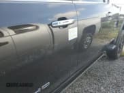 ✅ 2023 GMC Sierra 3500HD Denali • VIN: 1GT49WEY9PF135123 • Lot: 74175484. Wystawiony na Copart z przebiegiem Nie podano. Bezpłatny archiwum sprzedaży aukcyjnych z USA i szczegółowy raport historii pojazdu na DreamBid. Zdjęcie 12.