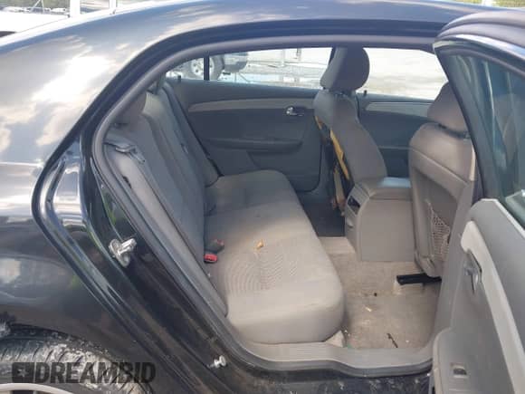 2012 Chevrolet Malibu 1LS z VIN 1G1ZB5E02CF301242, wystawiony jako IAAI lot #43411361 z przebiegiem 158 844 mil mil oraz . Historia ofert i sprzedaży dostępna na DreamBid. Obrazek 8.