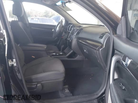 ✅ 2013 Kia Sorento LX • VIN: 5XYKT4A12DG345710 • Lot: 43658971. Wystawiony na IAAI z przebiegiem 205 886 mil. Bezpłatny archiwum sprzedaży aukcyjnych z USA i szczegółowy raport historii pojazdu na DreamBid. Zdjęcie 5.