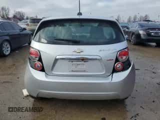 2015 Chevrolet Sonic LTZ z VIN 1G1JE6SBXF4187779, wystawiony jako Copart lot #39363174 z przebiegiem 74 302 mil mil oraz Czysty tytuł • Clean title. Historia ofert i sprzedaży dostępna na DreamBid. Obrazek 6.