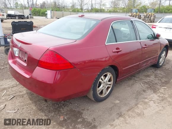 ✅ 2006 Honda Accord EX-L • VIN: 1HGCM56826A041570 • Lot: 42045251. Listed on IAAI with 271,972 mi. Free auction sales archive from the USA and detailed vehicle history report at DreamBid. Image 4.