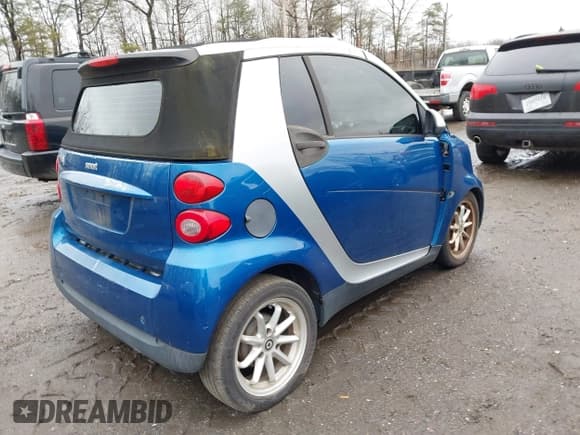 ✅ 2009 Smart fortwo Passion • VIN: WMEEK31X39K225478 • Lot: 41510522. Wystawiony na IAAI z przebiegiem Nie podano. Bezpłatny archiwum sprzedaży aukcyjnych z USA i szczegółowy raport historii pojazdu na DreamBid. Zdjęcie 4.