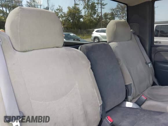 2002 Chevrolet Silverado 1500 LS z VIN 1GCEK14T42Z307678, wystawiony jako IAAI lot #43248833 z przebiegiem 210 671 mil mil oraz . Historia ofert i sprzedaży dostępna na DreamBid. Obrazek 8.