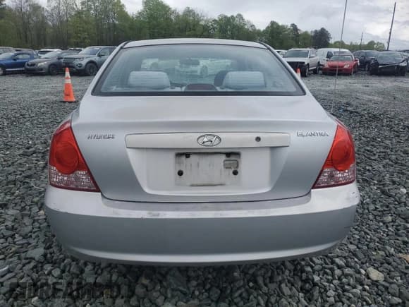 ✅ 2004 Hyundai Elantra GLS • VIN: KMHDN46D24U854129 • Lot: 51842665. Wystawiony na Copart z przebiegiem 224 878 mil. Bezpłatny archiwum sprzedaży aukcyjnych z USA i szczegółowy raport historii pojazdu na DreamBid. Zdjęcie 6.