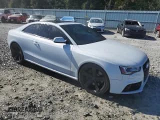 ✅ 2013 Audi RS 5 • VIN: WUAC6AFR3DA902135 • Лот: 76082544. Опубликован ранее на Copart с пробегом 90 554 миль. Бесплатный доступ к архиву аукционных продаж из США и подробный отчёт об истории автомобиля на DreamBid. Изображение 4.