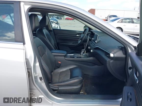 ✅ 2019 Nissan Altima SR • VIN: 1N4BL4CV2KC126902 • Лот: 43224801. Опубликован ранее на IAAI с пробегом 123 914 миль. Бесплатный доступ к архиву аукционных продаж из США и подробный отчёт об истории автомобиля на DreamBid. Изображение 5.