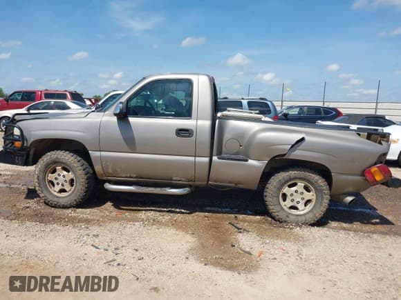 ✅ 2000 Chevrolet Silverado 1500 • VIN: 1GCEK14V1YZ188594 • Lot: 41825317. Listed on IAAI with 242,157 mi. Free auction sales archive from the USA and detailed vehicle history report at DreamBid. Image 14.