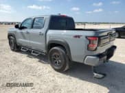 ✅ 2025 Nissan Frontier Pro-4X • VIN: 1N6ED1EKXSN600263 • Лот: 90295315. Опубликован ранее на Copart с пробегом 9 507 миль. Бесплатный доступ к архиву аукционных продаж из США и подробный отчёт об истории автомобиля на DreamBid. Изображение 2.