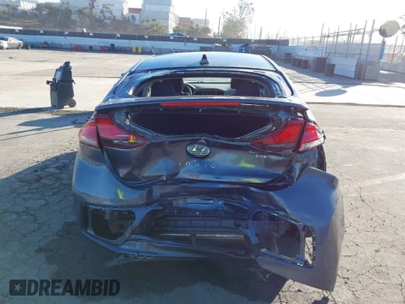 ✅ 2018 Hyundai Ioniq Blue • VIN: KMHC65LC0JU101768 • Lot: 43573463. Listed on IAAI with 97,603 mi. Free auction sales archive from the USA and detailed vehicle history report at DreamBid. Image 16.