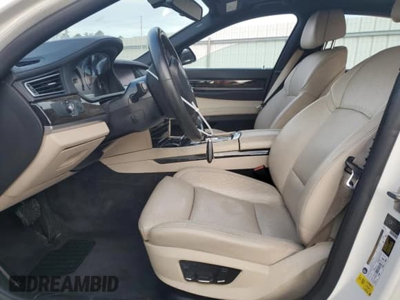 ✅ 2012 BMW 7 Series 740i • VIN: WBAKA4C58CDS99378 • Лот: 81057625. Опубликован ранее на Copart с пробегом 101 294 миль. Бесплатный доступ к архиву аукционных продаж из США и подробный отчёт об истории автомобиля на DreamBid. Изображение 7.