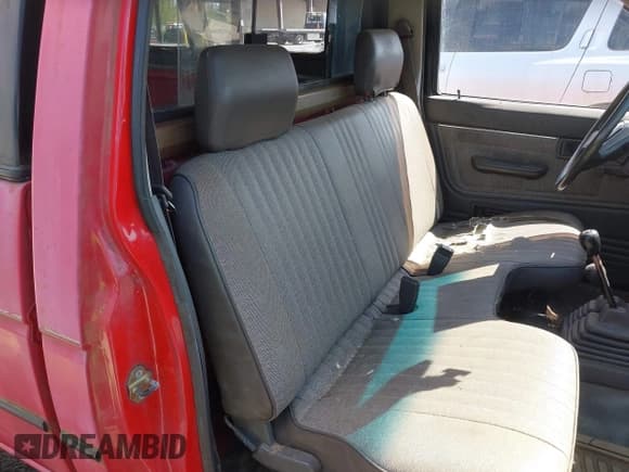 ✅ 1986 Nissan D21 • VIN: JN6ND11Y8GW004211 • Lot: 42088153. Listed on IAAI with 250,104 mi. Free auction sales archive from the USA and detailed vehicle history report at DreamBid. Image 8.