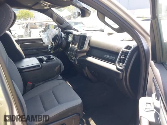 ✅ 2021 Ram 1500 Big Horn • VIN: 1C6RREBG9MN681473 • Lot: 42437669. Wystawiony na IAAI z przebiegiem 97 917 mil. Bezpłatny archiwum sprzedaży aukcyjnych z USA i szczegółowy raport historii pojazdu na DreamBid. Zdjęcie 5.