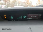 ✅ 2015 Toyota Prius Two • VIN: JTDKN3DU5F0435663 • Lot: 90934425. Wystawiony na Copart z przebiegiem 140 925 mil. Bezpłatny archiwum sprzedaży aukcyjnych z USA i szczegółowy raport historii pojazdu na DreamBid. Zdjęcie 9.