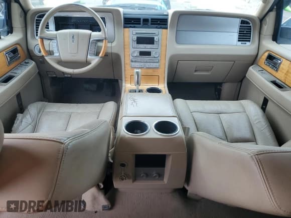 ✅ 2007 Lincoln Navigator • VIN: 5LMFU27567LJ15649 • Lot: 50902735. Wystawiony na Copart z przebiegiem 177 620 mil. Bezpłatny archiwum sprzedaży aukcyjnych z USA i szczegółowy raport historii pojazdu na DreamBid. Zdjęcie 8.