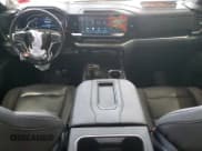 ✅ 2022 Chevrolet Silverado 1500 LT Trail Boss • VIN: 3GCUDFED3NG613754 • Lot: 63392535. Wystawiony na Copart z przebiegiem 28 408 mil. Bezpłatny archiwum sprzedaży aukcyjnych z USA i szczegółowy raport historii pojazdu na DreamBid. Zdjęcie 8.