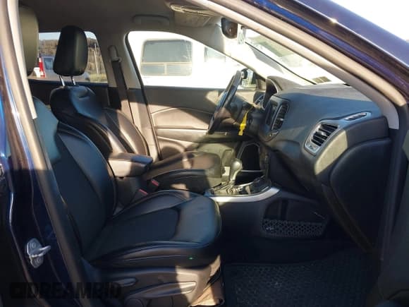 ✅ 2018 Jeep Compass Latitude • VIN: 3C4NJDBB7JT176587 • Lot: 43499713. Wystawiony na IAAI z przebiegiem 100 100 mil. Bezpłatny archiwum sprzedaży aukcyjnych z USA i szczegółowy raport historii pojazdu na DreamBid. Zdjęcie 5.