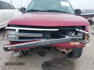 ✅ 1996 Chevrolet Blazer • VIN: 1GNCS13W6T2179271 • Lot: 41621943. Wystawiony na IAAI z przebiegiem 103 498 mil. Bezpłatny archiwum sprzedaży aukcyjnych z USA i szczegółowy raport historii pojazdu na DreamBid. Zdjęcie 6.