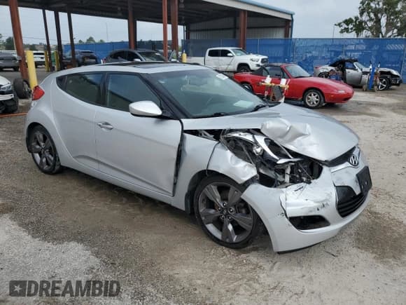 ✅ 2016 Hyundai Veloster • VIN: KMHTC6AD4GU277984 • Lot: 71204564. Wystawiony na Copart z przebiegiem 93 058 mil. Bezpłatny archiwum sprzedaży aukcyjnych z USA i szczegółowy raport historii pojazdu na DreamBid. Zdjęcie 4.