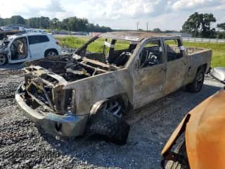 2017 Chevrolet Silverado 1500 LT с VIN 3GCUKREC4HG235642, выставлен на аукционе Copart как лот 71449315 с пробегом Не указан миль и На запчасти • Non repairable. История ставок и продаж доступна на DreamBid. Изображение 1.