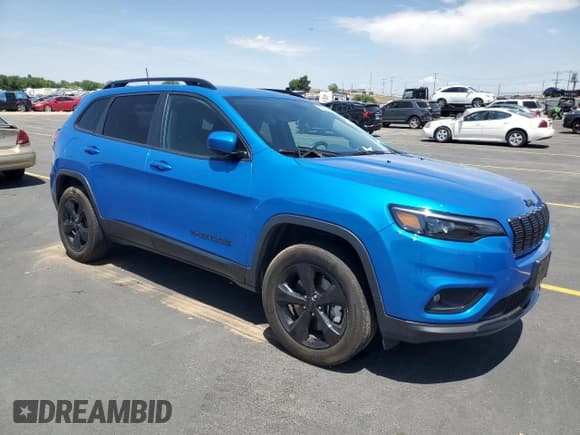 ✅ 2020 Jeep Cherokee Altitude • VIN: 1C4PJMLX3LD538832 • Lot: 60269435. Wystawiony na Copart z przebiegiem 31 479 mil. Bezpłatny archiwum sprzedaży aukcyjnych z USA i szczegółowy raport historii pojazdu na DreamBid. Zdjęcie 4.