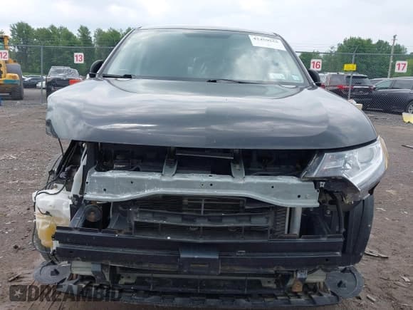 ✅ 2019 Mitsubishi Outlander ES • VIN: JA4AZ3A39KZ055673 • Lot: 42459555. Listed on IAAI with 97,433 mi. Free auction sales archive from the USA and detailed vehicle history report at DreamBid. Image 13.