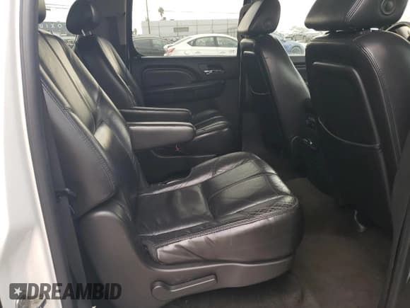 ✅ 2007 GMC Yukon XL • VIN: 1GKFK66887J257419 • Lot: 92952535. Wystawiony na Copart z przebiegiem 236 618 mil. Bezpłatny archiwum sprzedaży aukcyjnych z USA i szczegółowy raport historii pojazdu na DreamBid. Zdjęcie 11.