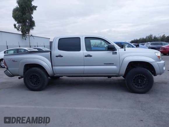 ✅ 2010 Toyota Tacoma • VIN: 3TMLU4EN8AM053525 • Lot: 43680942. Listed on IAAI with 208,789 mi. Free auction sales archive from the USA and detailed vehicle history report at DreamBid. Image 13.