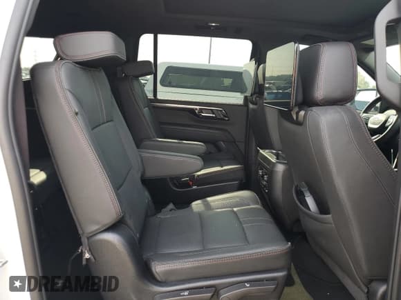 ✅ 2025 Chevrolet Suburban RST • VIN: 1GNS6ERL4SR274597 • Lot: 81775145. Wystawiony na Copart z przebiegiem 8 354 mil. Bezpłatny archiwum sprzedaży aukcyjnych z USA i szczegółowy raport historii pojazdu na DreamBid. Zdjęcie 11.