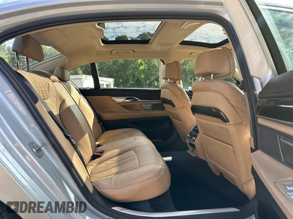 ✅ 2016 BMW 7 Series 750i • VIN: WBA7F0C5XGGL99390 • Lot: 71443045. Listed on Copart with 92,528 mi. Free auction sales archive from the USA and detailed vehicle history report at DreamBid. Image 7.