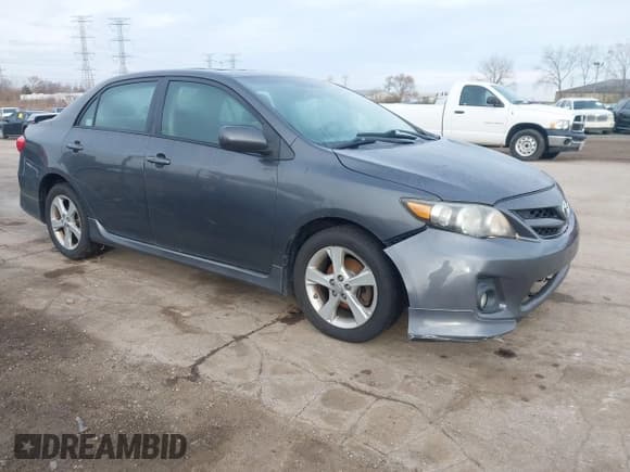 ✅ 2011 Toyota Corolla L • VIN: 2T1BU4EE0BC645958 • Lot: 43784326. Wystawiony na IAAI z przebiegiem 231 933 mil. Bezpłatny archiwum sprzedaży aukcyjnych z USA i szczegółowy raport historii pojazdu na DreamBid. Zdjęcie 1.
