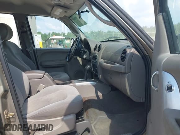 ✅ 2004 Jeep Liberty Limited • VIN: 1J4GK58K74W204870 • Лот: 42607147. Опубликован ранее на IAAI с пробегом 185 540 миль. Бесплатный доступ к архиву аукционных продаж из США и подробный отчёт об истории автомобиля на DreamBid. Изображение 5.