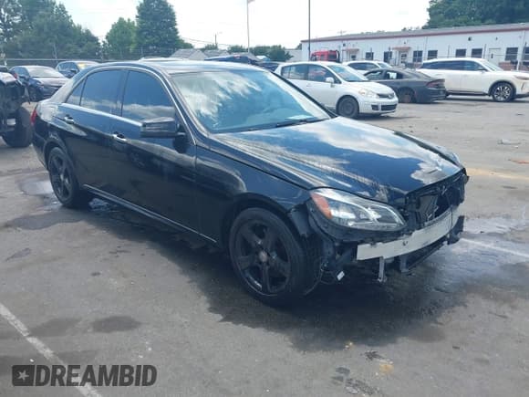 ✅ 2015 Mercedes-Benz E 350 Luxury • VIN: WDDHF8JBXFB119967 • Лот: 42552179. Опубликован ранее на IAAI с пробегом 103 398 миль. Бесплатный доступ к архиву аукционных продаж из США и подробный отчёт об истории автомобиля на DreamBid. Изображение 1.