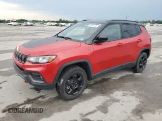 ✅ 2023 Jeep Compass Trailhawk • VIN: 3C4NJDDN2PT561068 • Lot: 62884745. Wystawiony na Copart z przebiegiem 23 045 mil. Bezpłatny archiwum sprzedaży aukcyjnych z USA i szczegółowy raport historii pojazdu na DreamBid. Zdjęcie 1.