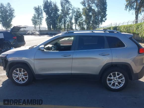 ✅ 2014 Jeep Cherokee Latitude • VIN: 1C4PJLCB2EW265534 • Лот: 43860817. Опубликован ранее на IAAI с пробегом 200 349 миль. Бесплатный доступ к архиву аукционных продаж из США и подробный отчёт об истории автомобиля на DreamBid. Изображение 15.