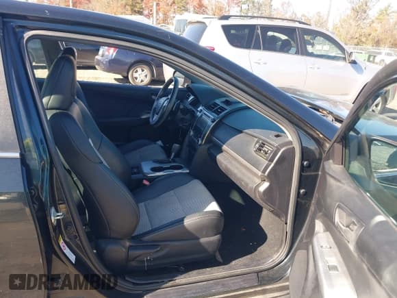 ✅ 2012 Toyota Camry LE • VIN: 4T1BF1FK2CU094865 • Lot: 43707958. Wystawiony na IAAI z przebiegiem 241 377 mil. Bezpłatny archiwum sprzedaży aukcyjnych z USA i szczegółowy raport historii pojazdu na DreamBid. Zdjęcie 5.