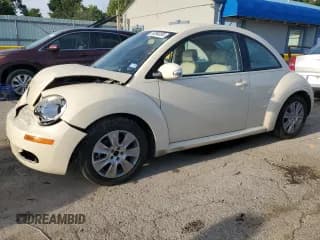 ✅ 2009 Volkswagen Beetle S • VIN: 3VWPW31C39M500085 • Lot: 70390395. Wystawiony na Copart z przebiegiem 72 779 mil. Bezpłatny archiwum sprzedaży aukcyjnych z USA i szczegółowy raport historii pojazdu na DreamBid. Zdjęcie 1.