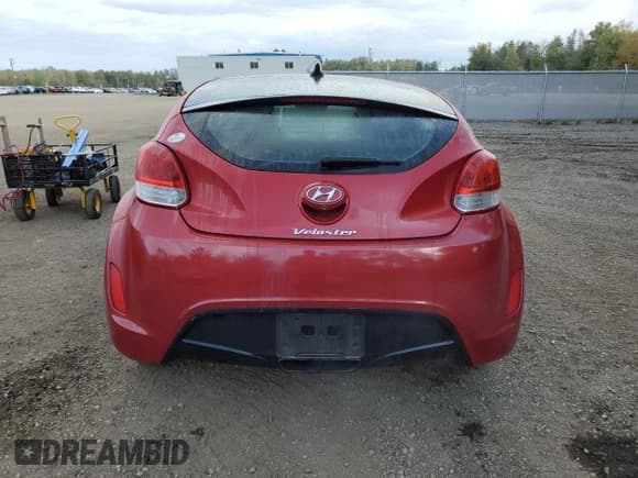 ✅ 2012 Hyundai Veloster w/Red Int • VIN: KMHTC6AD8CU053417 • Lot: 74477404. Wystawiony na Copart z przebiegiem 82 254 mil. Bezpłatny archiwum sprzedaży aukcyjnych z USA i szczegółowy raport historii pojazdu na DreamBid. Zdjęcie 6.