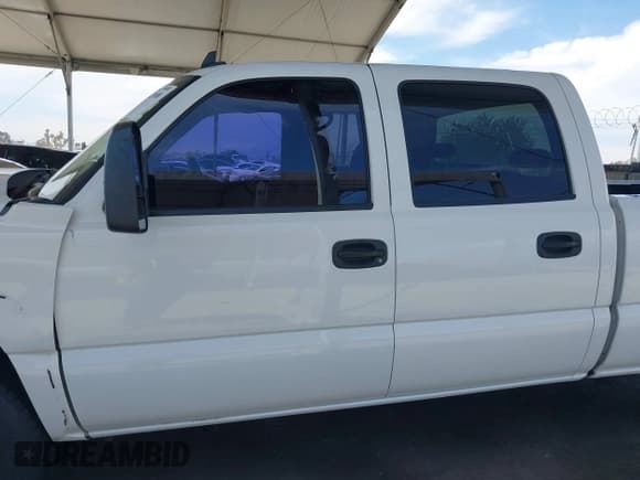 ✅ 2007 Chevrolet Silverado 2500HD LT1 • VIN: 1GCHK23D57F157098 • Lot: 41987900. Wystawiony na IAAI z przebiegiem 358 398 mil. Bezpłatny archiwum sprzedaży aukcyjnych z USA i szczegółowy raport historii pojazdu na DreamBid. Zdjęcie 15.