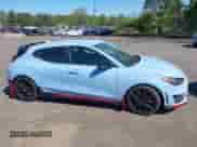 2020 Hyundai Veloster z VIN KMHT36AH8LU003913, wystawiony jako IAAI lot #42217722 z przebiegiem 33 996 mil mil oraz . Historia ofert i sprzedaży dostępna na DreamBid. Obrazek 13.