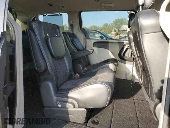 ✅ 2014 Chrysler Town & Country Touring L 30th Anniversary • VIN: 2C4RC1CG2ER408056 • Lot: 80709205. Listed on Copart with 131,827 mi. Free auction sales archive from the USA and detailed vehicle history report at DreamBid. Image 11.
